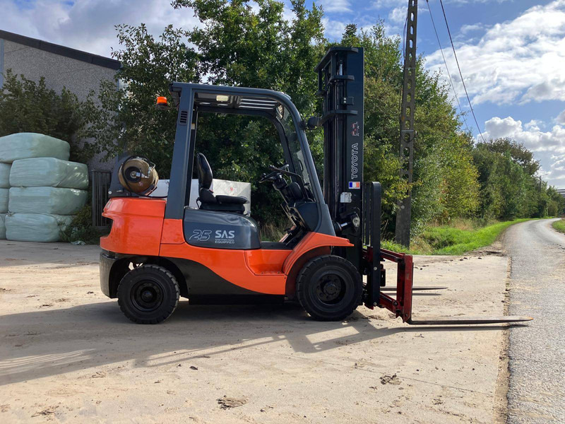 Toyota 42-7FGF25 - LPG forklift: picture 3 Toyota 42-7FGF25 - LPG forklift: picture 3