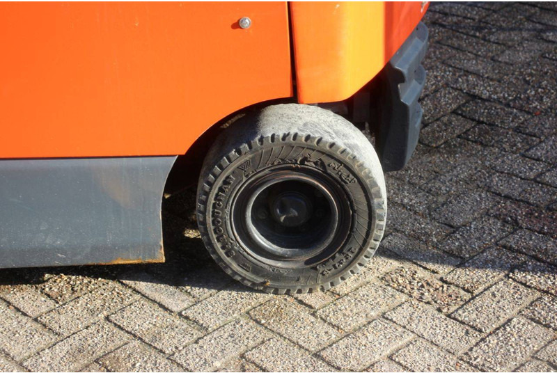 Electric forklift Toyota 7FBMF30: picture 15 Electric forklift Toyota 7FBMF30: picture 15