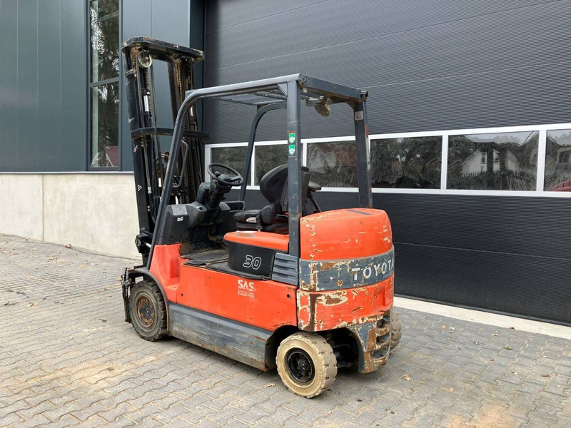 Toyota 7FBMF30 - Electric forklift: picture 3 Toyota 7FBMF30 - Electric forklift: picture 3