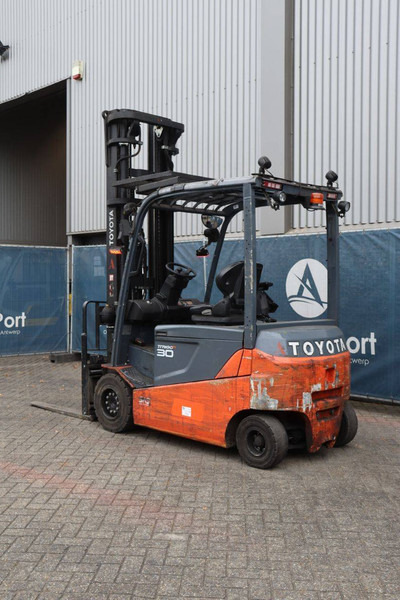 Toyota 8FBMT30 - Electric forklift: picture 4 Toyota 8FBMT30 - Electric forklift: picture 4