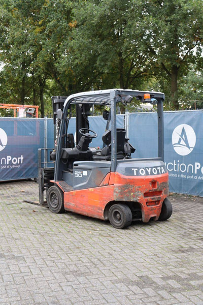 Toyota 8FBMT30 - Electric forklift: picture 4 Toyota 8FBMT30 - Electric forklift: picture 4