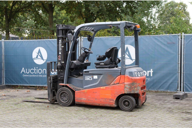 Toyota 8FBMT30 - Electric forklift: picture 3 Toyota 8FBMT30 - Electric forklift: picture 3