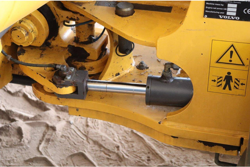 Wheel loader Volvo L25F-P: picture 16