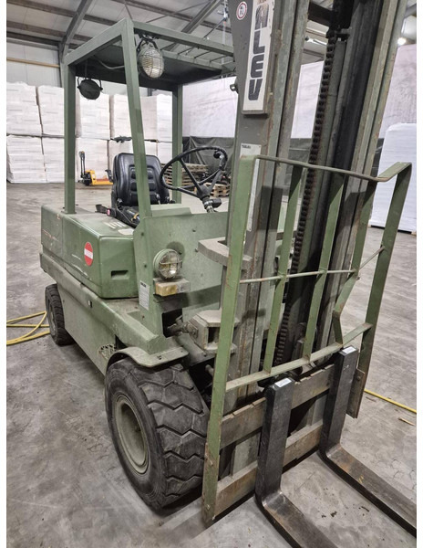Salev LOG 1302PDS - Diesel forklift: picture 3 Salev LOG 1302PDS - Diesel forklift: picture 3