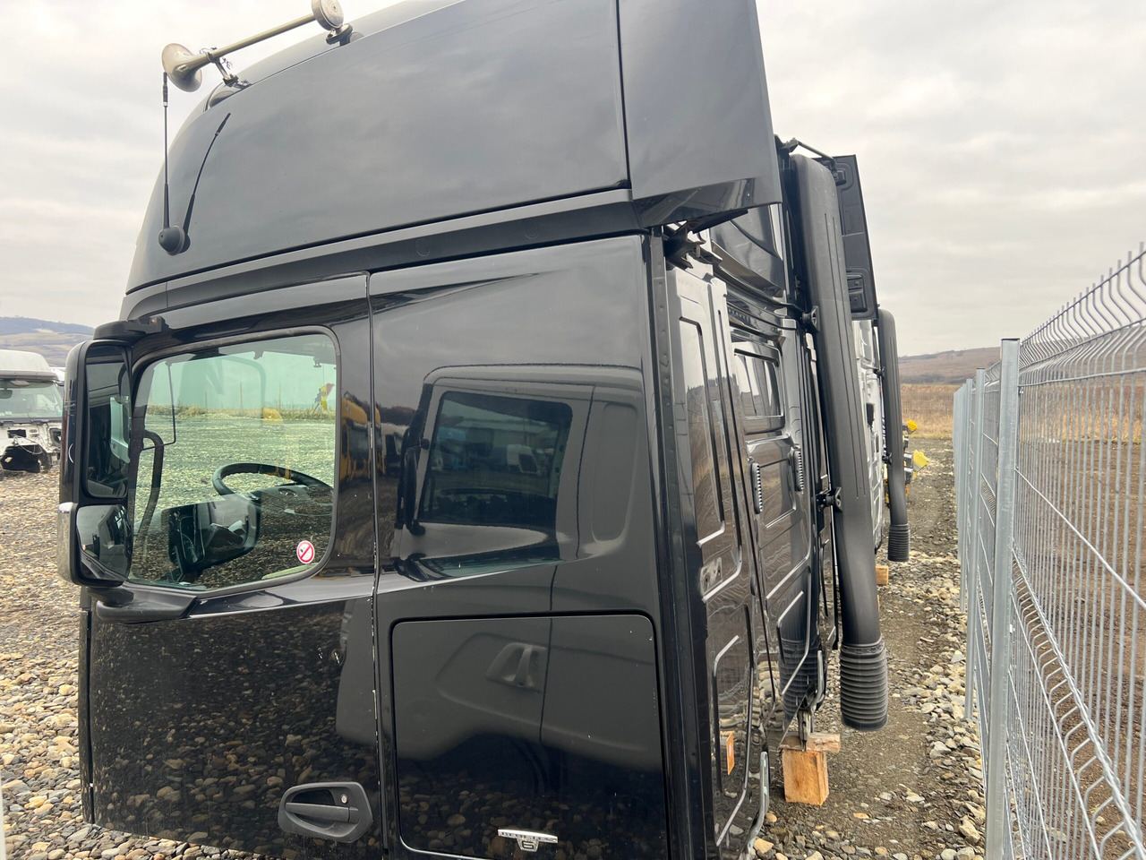 CABINA MERCEDES ACTROS MP4 GIGA SPACE - Cab for Truck: picture 4 CABINA MERCEDES ACTROS MP4 GIGA SPACE - Cab for Truck: picture 4