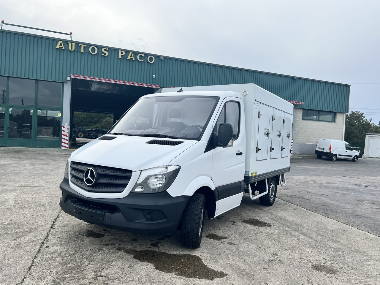 FUROGON HELADERO CON PLACAS MERCEDES Y IVECO - Refrigerated van: picture 5 FUROGON HELADERO CON PLACAS MERCEDES Y IVECO - Refrigerated van: picture 5
