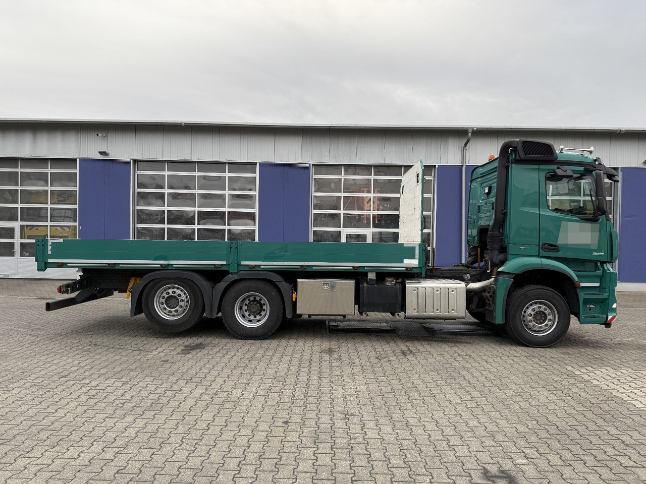 MERCEDES 2651 CON RETARDER - Dropside/ Flatbed truck: picture 3 MERCEDES 2651 CON RETARDER - Dropside/ Flatbed truck: picture 3