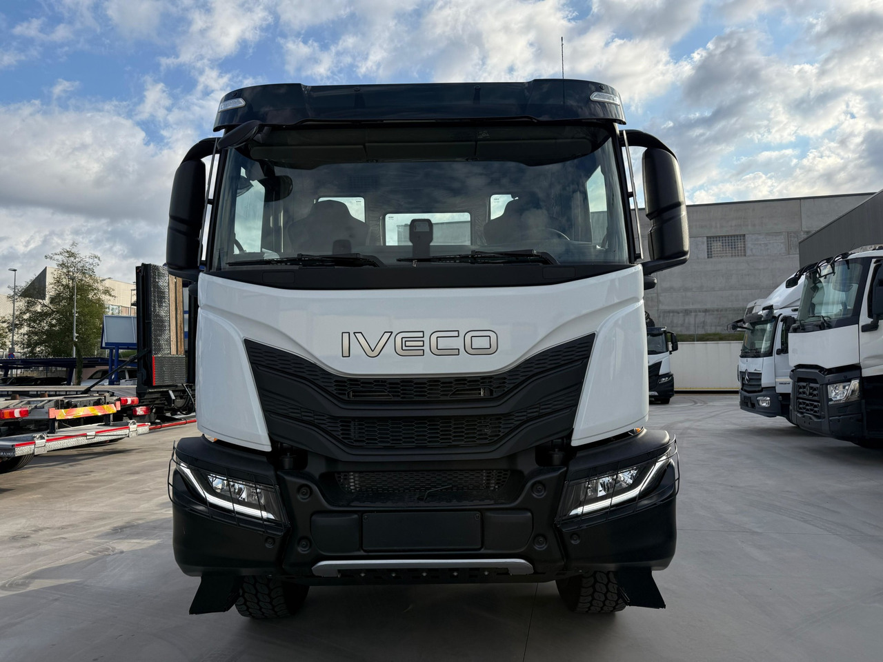 IVECO AD300X46Z OFF X-Way E6 (Chassis) - Cab chassis truck: picture 3 IVECO AD300X46Z OFF X-Way E6 (Chassis) - Cab chassis truck: picture 3