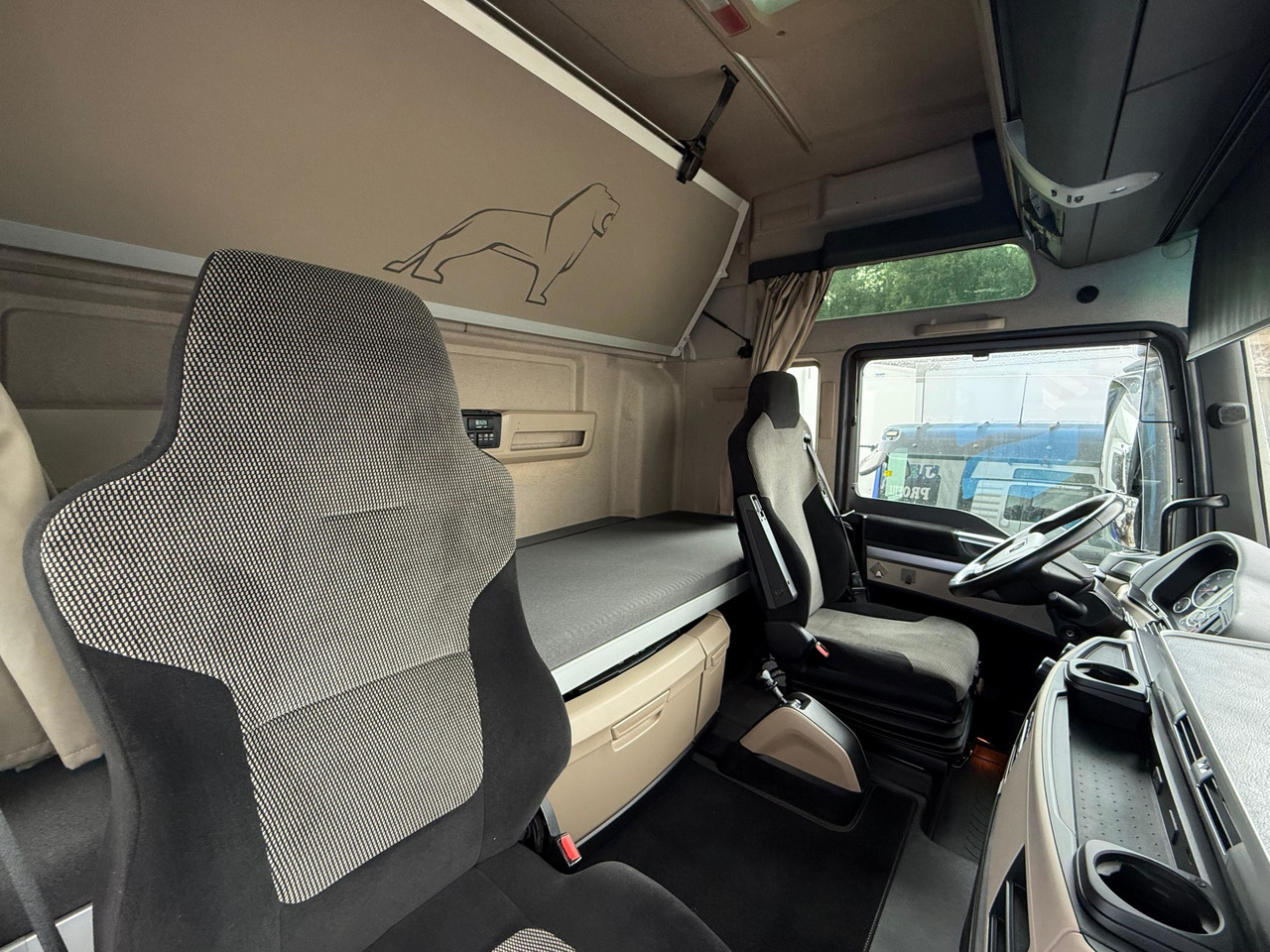 Leasing of MAN 18.430 LL TGX E6 (Tauliner) MAN 18.430 LL TGX E6 (Tauliner): picture 9 Leasing of MAN 18.430 LL TGX E6 (Tauliner) MAN 18.430 LL TGX E6 (Tauliner): picture 9