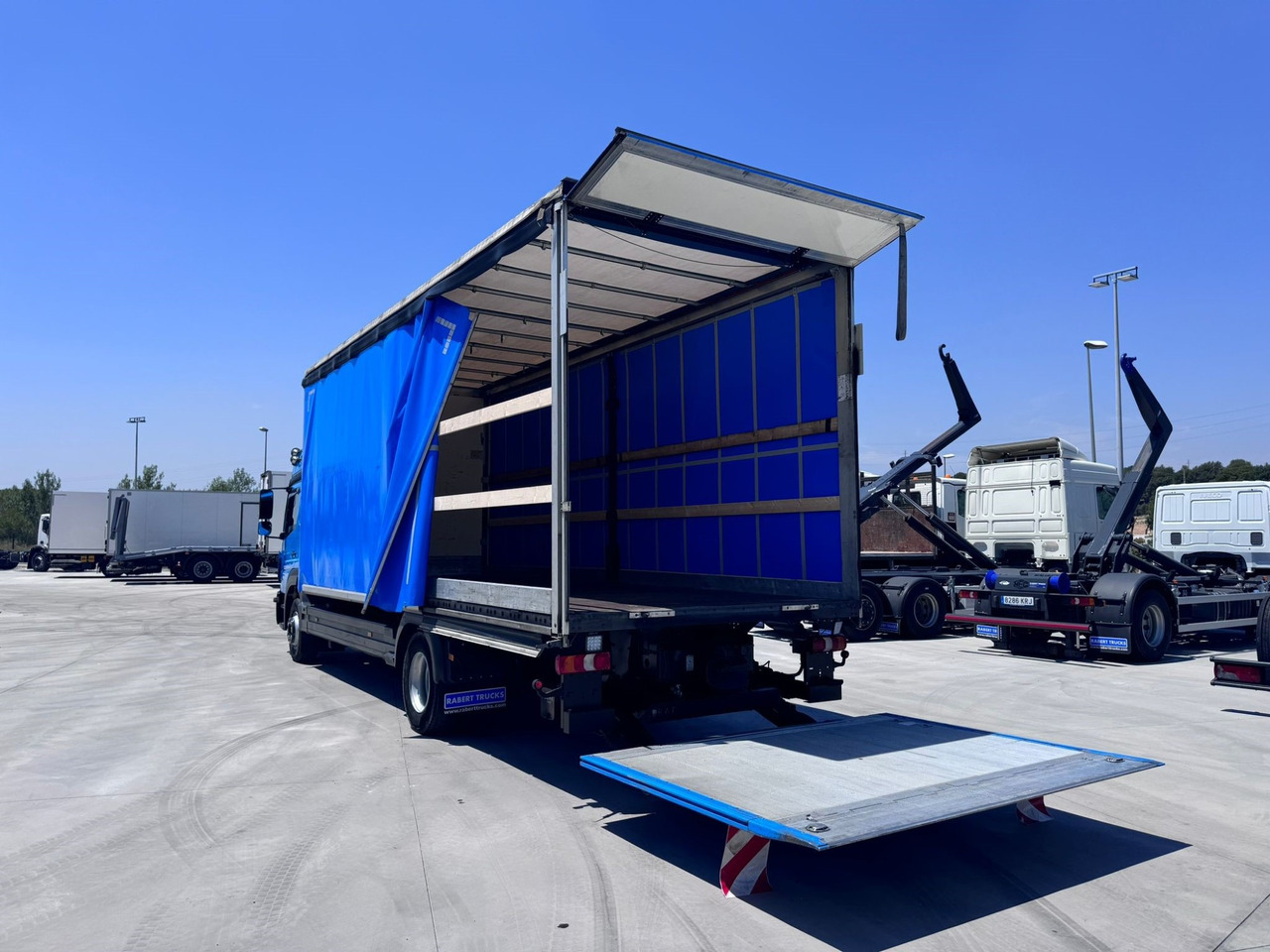 MERCEDES BENZ 13.30L Atego E6 (Tauliner) - Curtainsider truck: picture 4 MERCEDES BENZ 13.30L Atego E6 (Tauliner) - Curtainsider truck: picture 4