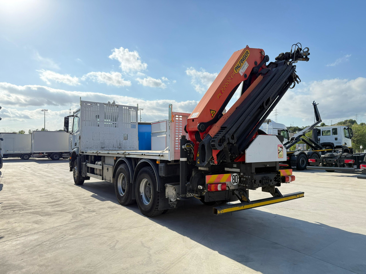 MERCEDES BENZ 26.36 Arocs E6 (Platform and Crane) - Dropside/ Flatbed truck, Crane truck: picture 2 MERCEDES BENZ 26.36 Arocs E6 (Platform and Crane) - Dropside/ Flatbed truck, Crane truck: picture 2