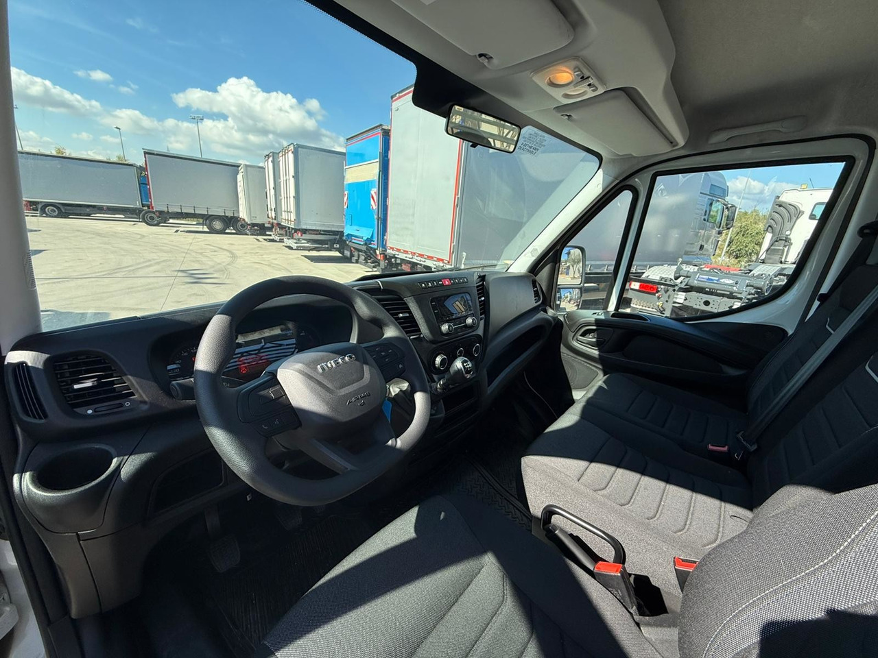 IVECO 35S16 Daily E6 (Open Box) - Other machinery: picture 5 IVECO 35S16 Daily E6 (Open Box) - Other machinery: picture 5