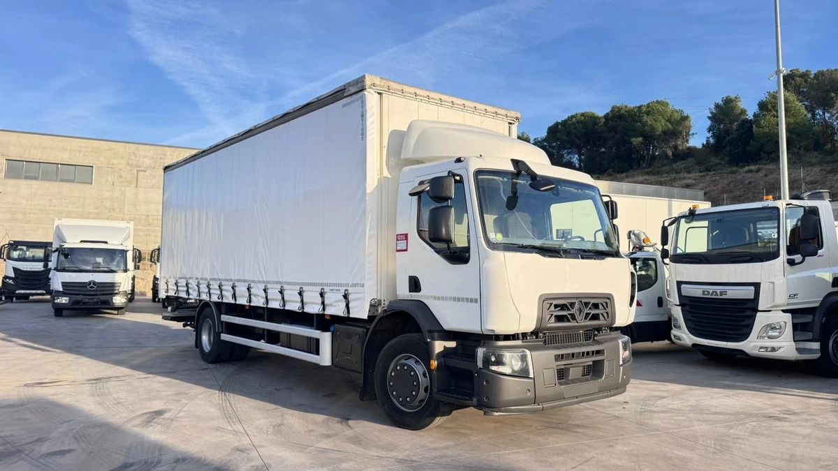 RENAULT D19 - Curtainsider truck: picture 2 RENAULT D19 - Curtainsider truck: picture 2