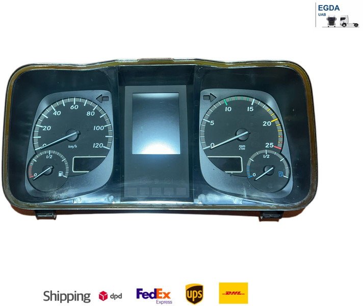 Dashboard Mercedes-Benz: picture 1