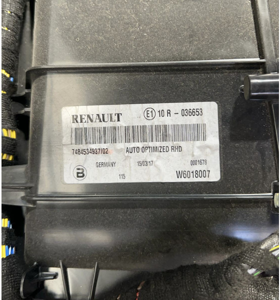 Renault euro 6 - A/C part: picture 3 Renault euro 6 - A/C part: picture 3