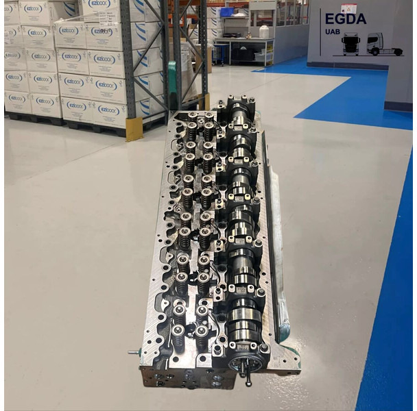 Volvo Cylinder head - Engine: picture 4 Volvo Cylinder head - Engine: picture 4