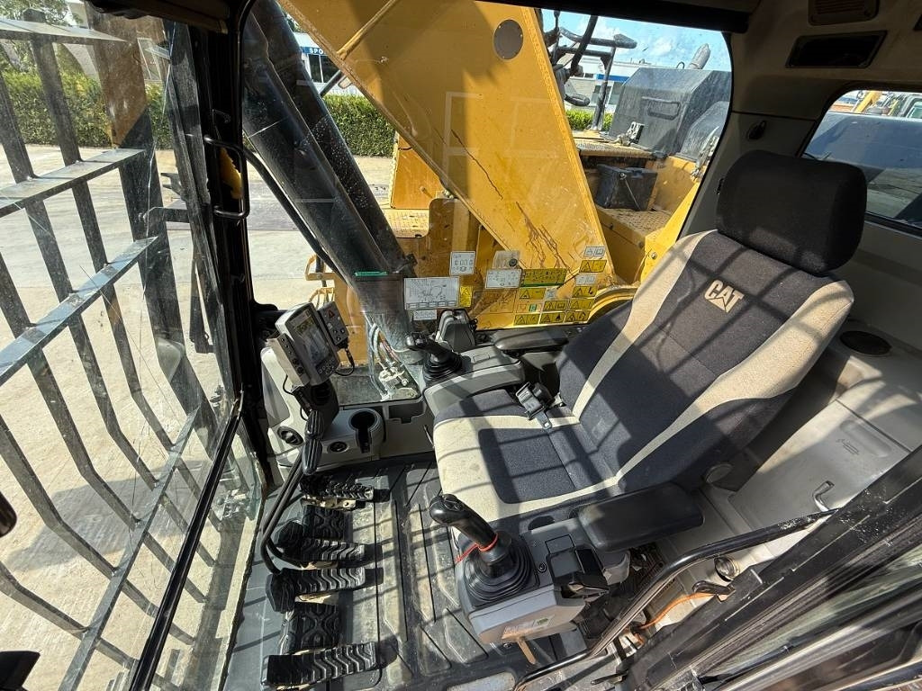 CAT 335 F L CR - Crawler excavator: picture 2 CAT 335 F L CR - Crawler excavator: picture 2