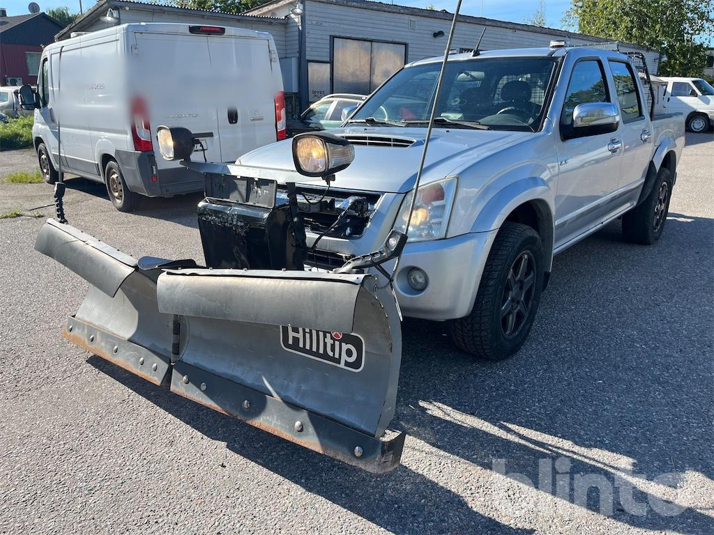 ISUZU CREW 3.0 AT med vikplog och sandspridare - Pickup truck: picture 1 ISUZU CREW 3.0 AT med vikplog och sandspridare - Pickup truck: picture 1