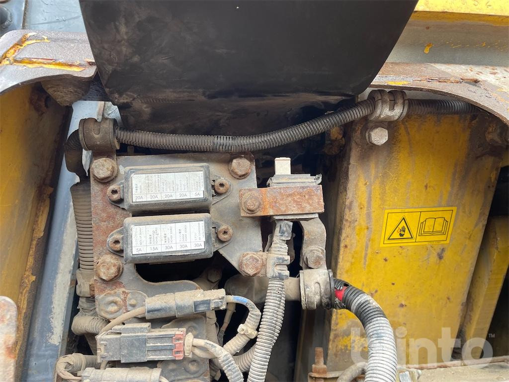Bulldozer Komatsu D65EX-15: picture 28