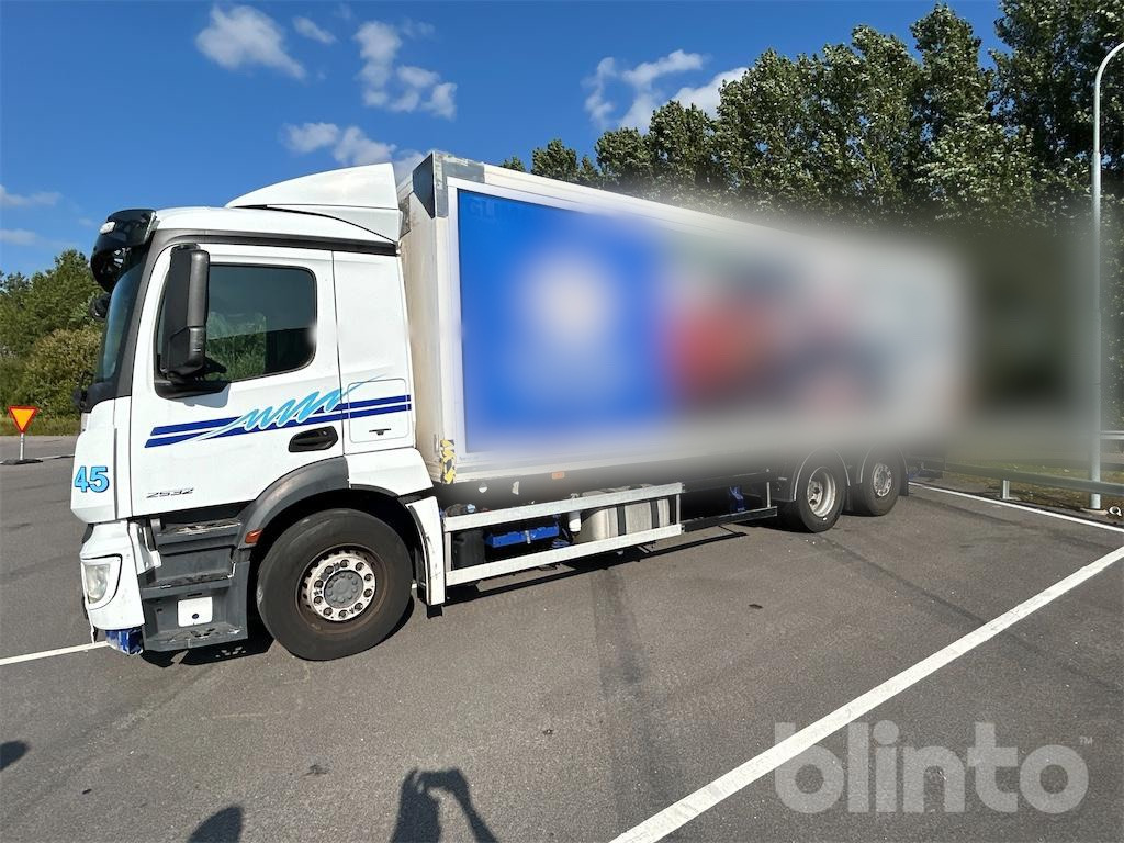 MERCEDES-BENZ - Box truck: picture 1 MERCEDES-BENZ - Box truck: picture 1
