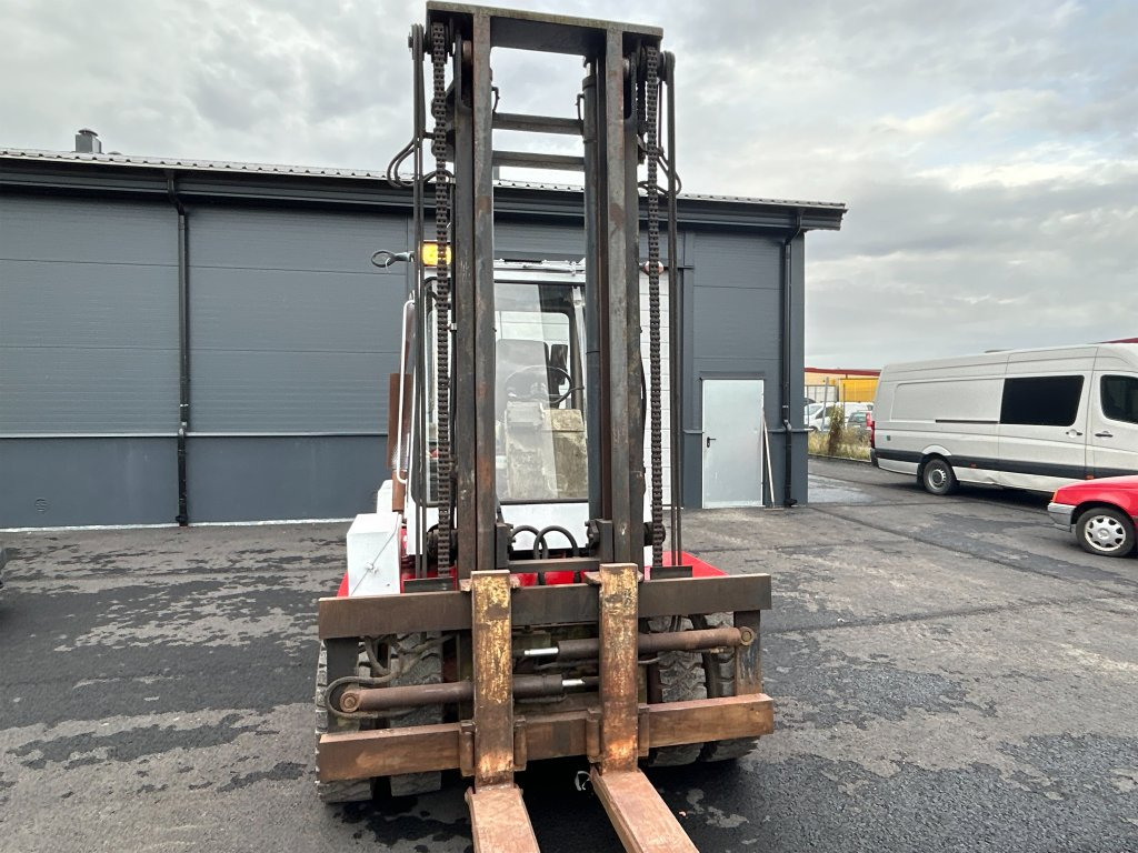 Nissan Df05 70U - Diesel forklift: picture 2 Nissan Df05 70U - Diesel forklift: picture 2