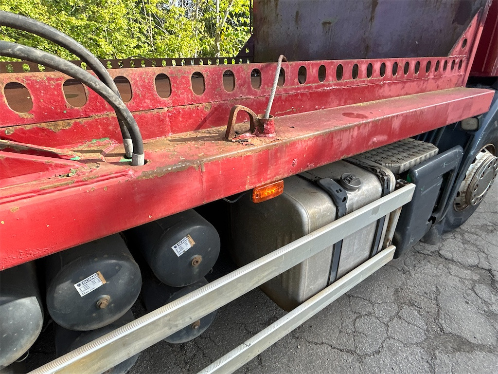 Container transporter/ Swap body truck SCANIA P114GB6X2*4NB340: picture 18