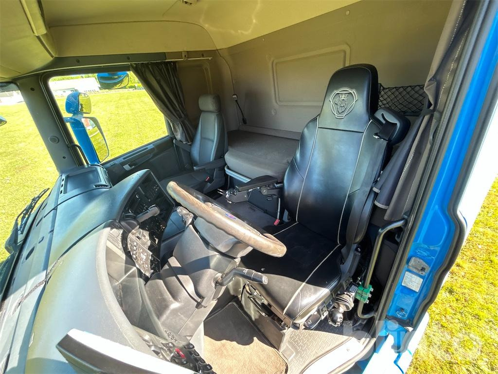 Scania R560 8X4*4 Sörling HLF24 - Plogutrustad - Hook lift truck: picture 4 Scania R560 8X4*4 Sörling HLF24 - Plogutrustad - Hook lift truck: picture 4