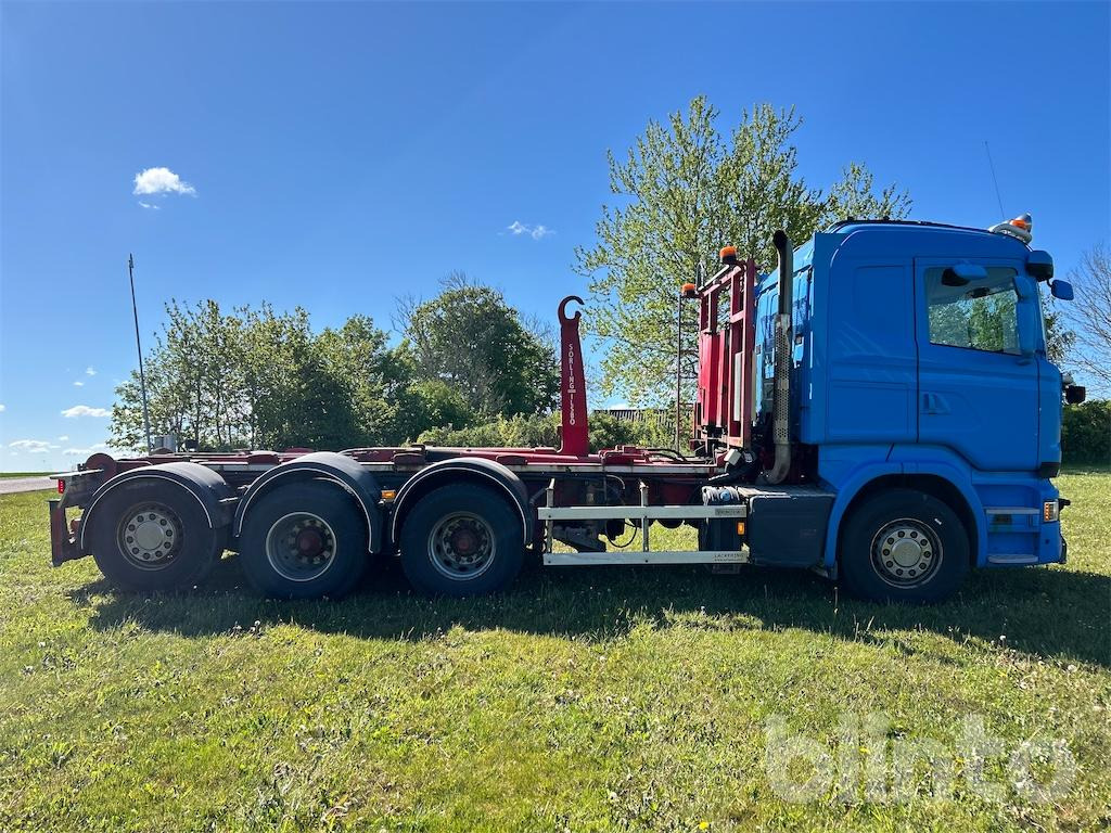 Scania R560 8X4*4 Sörling HLF24 - Plogutrustad - Hook lift truck: picture 5 Scania R560 8X4*4 Sörling HLF24 - Plogutrustad - Hook lift truck: picture 5