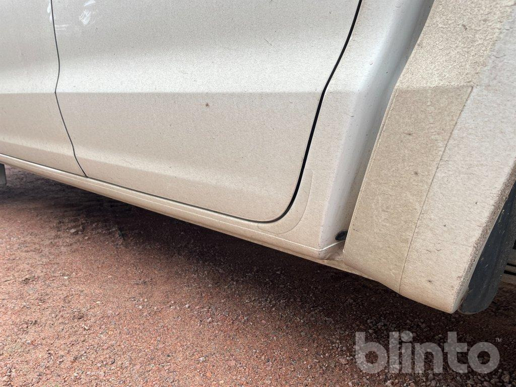 Pickup truck VOLKSWAGEN AMAROK 3.0 V6 TDI: picture 42