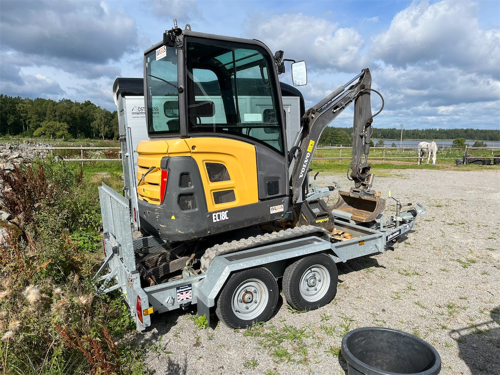 Volvo EC18C med flera redskap och maskinsläp - Mini excavator: picture 5 Volvo EC18C med flera redskap och maskinsläp - Mini excavator: picture 5