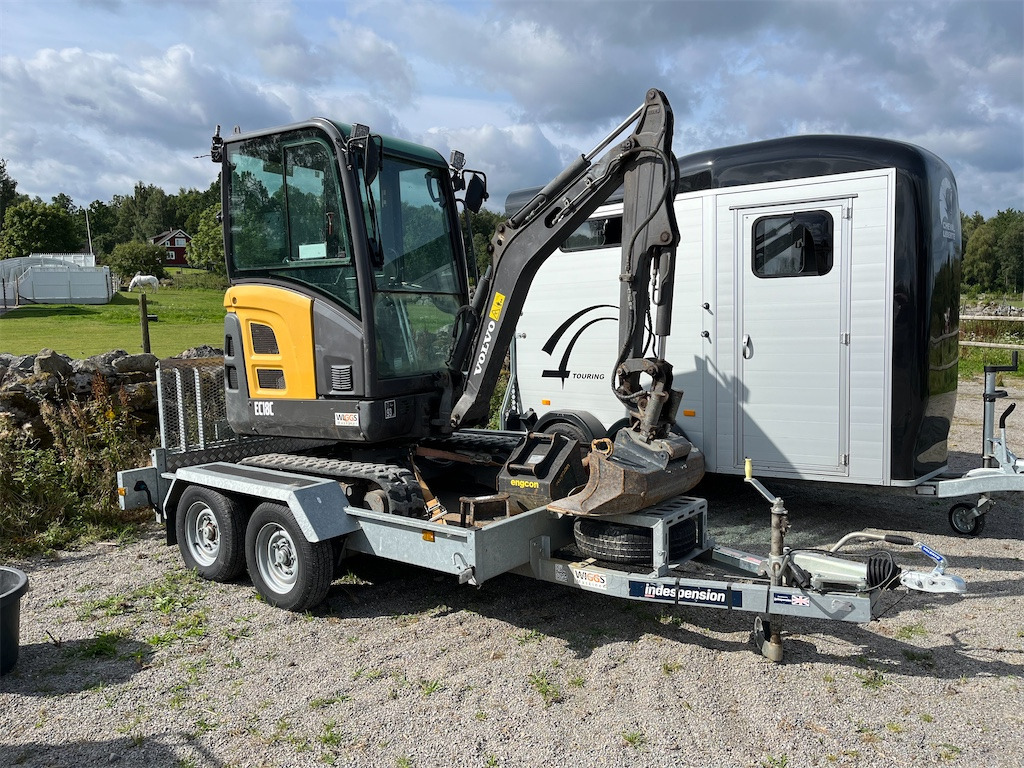 Volvo EC18C med flera redskap och maskinsläp - Mini excavator: picture 3 Volvo EC18C med flera redskap och maskinsläp - Mini excavator: picture 3
