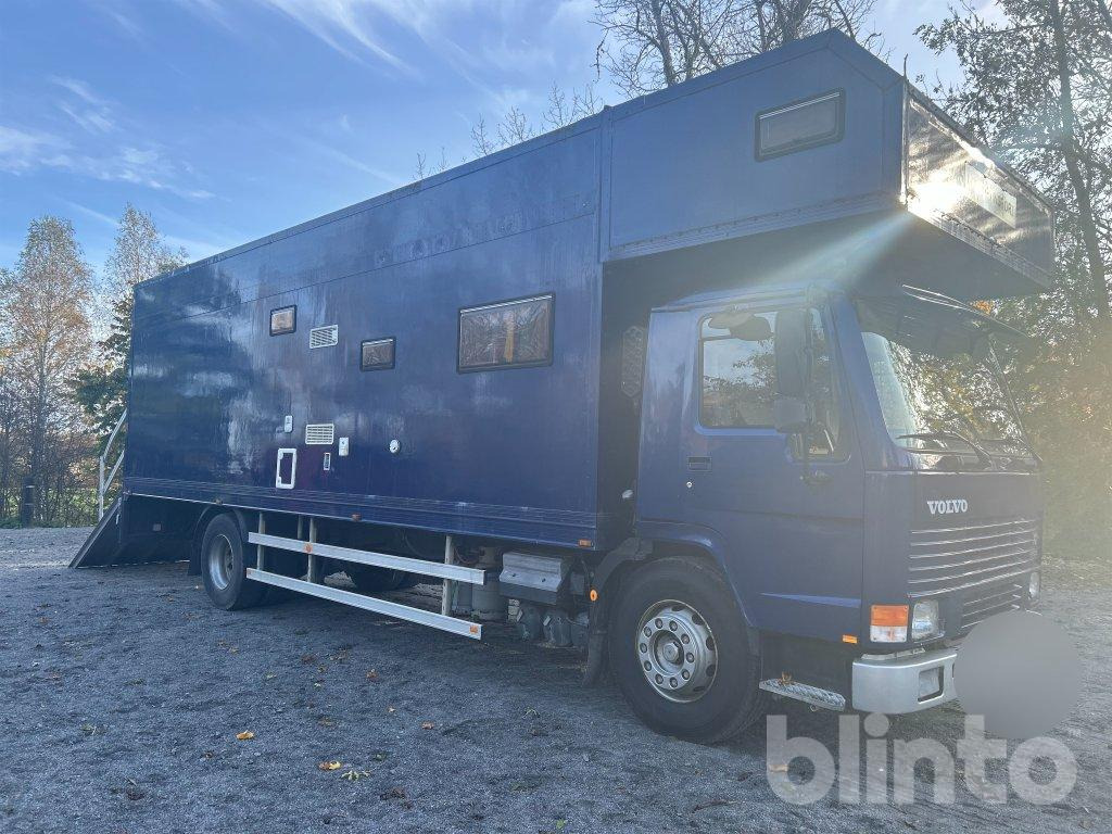 Volvo FL7 4X2 - Horse truck: picture 4 Volvo FL7 4X2 - Horse truck: picture 4
