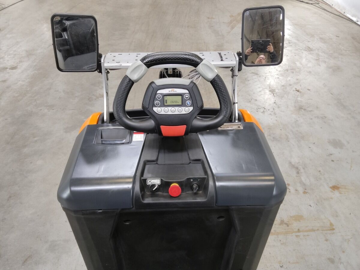 STILL LTX50 - Tow tractor: picture 3 STILL LTX50 - Tow tractor: picture 3