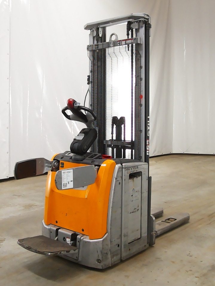 Still EXV-SF16 - Stacker: picture 2 Still EXV-SF16 - Stacker: picture 2