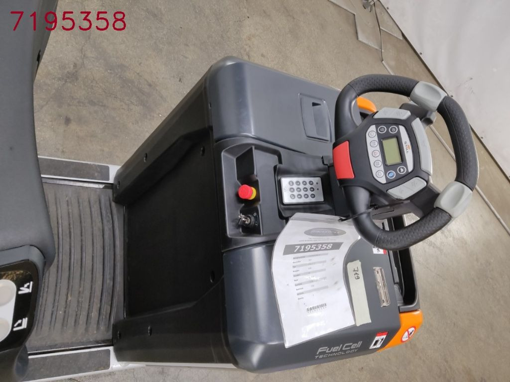 Still LTX-FF10 - Tow tractor: picture 3 Still LTX-FF10 - Tow tractor: picture 3