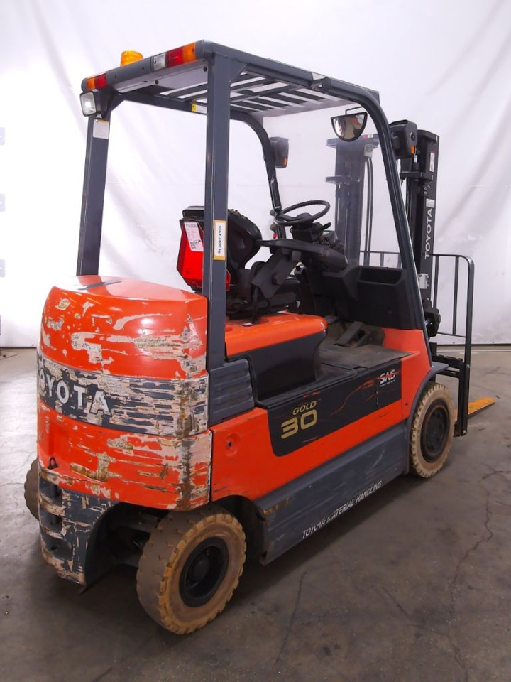Electric forklift Toyota 7FBMF30: picture 6