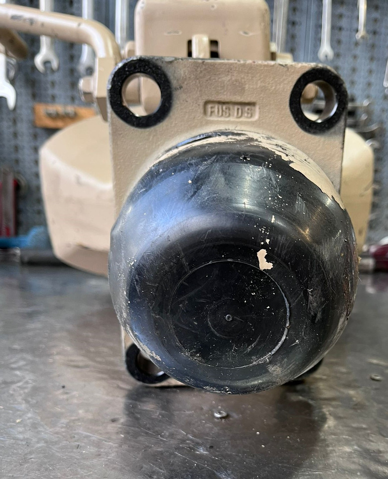 Ringfeder Fifth wheel coupler - Spare parts for Agricultural machinery: picture 4 Ringfeder Fifth wheel coupler - Spare parts for Agricultural machinery: picture 4