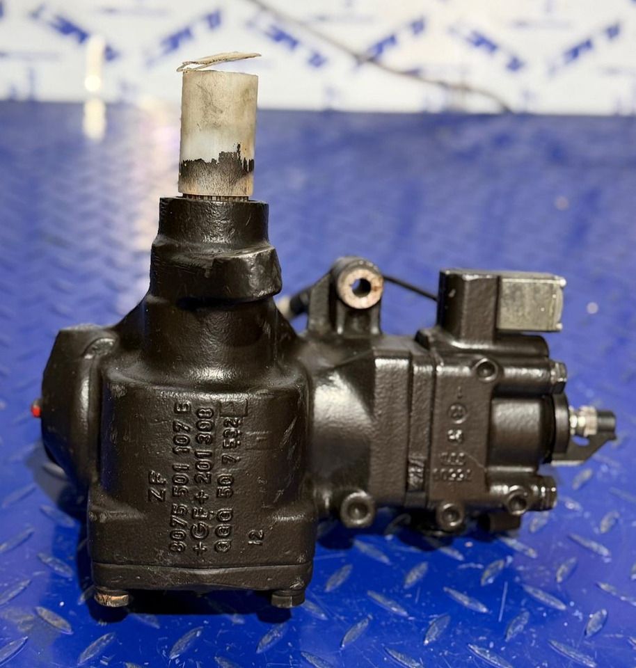 Steering rack with sensor BMW 7 (E38) - Car: picture 1 Steering rack with sensor BMW 7 (E38) - Car: picture 1