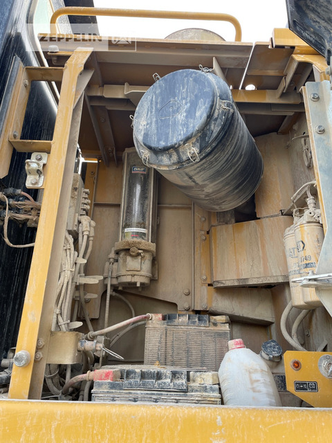 Crawler excavator Cat 352FL: picture 44