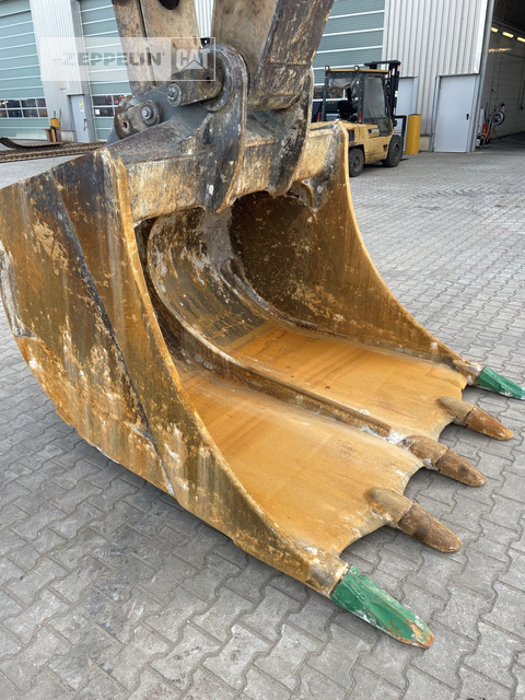 Crawler excavator Cat 352FL: picture 10