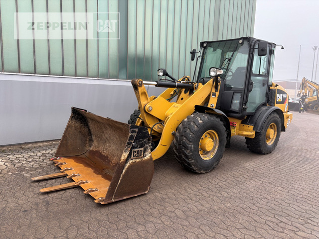 Cat 906M - Wheel loader: picture 1 Cat 906M - Wheel loader: picture 1