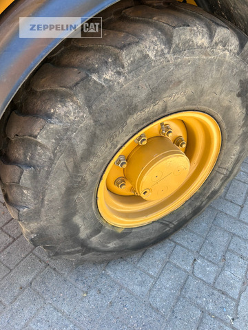 Wheel loader Cat 906M: picture 14