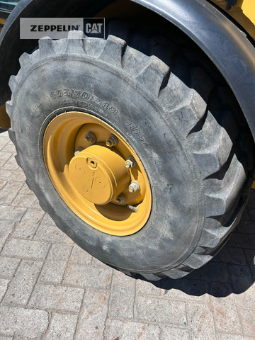 Wheel loader Cat 906M: picture 12