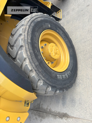 Wheel loader Cat 918M: picture 13