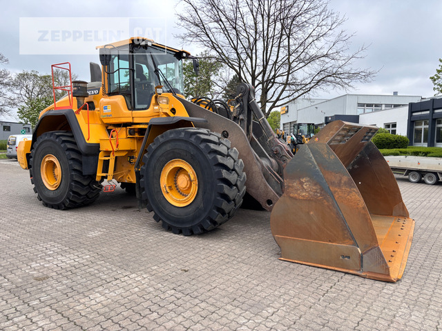 Volvo L220H - Wheel loader: picture 2 Volvo L220H - Wheel loader: picture 2
