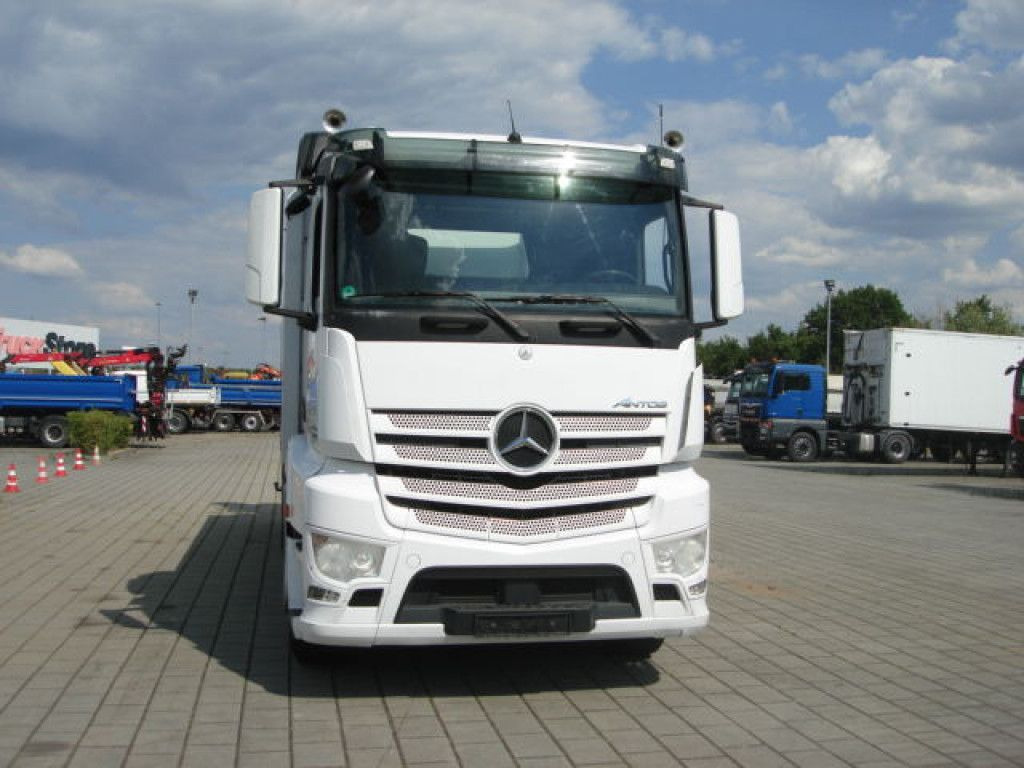 Crane truck Mercedes-Benz Antos 2543 L/6x2 Pritsche Heckkran: picture 6