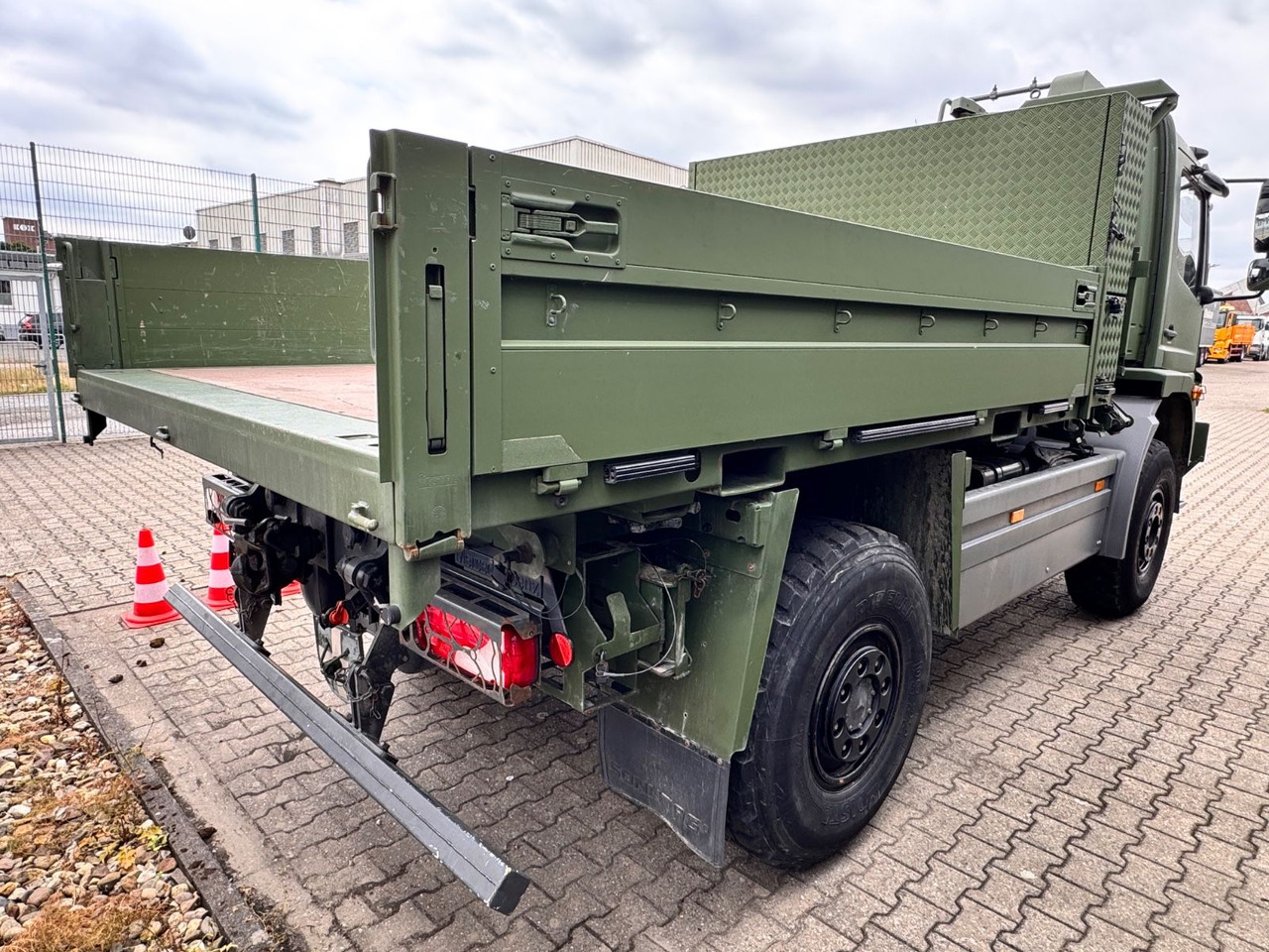 Mercedes-Benz 1018 Atego 4x4 Allrad Camper - Flatbed van: picture 4 Mercedes-Benz 1018 Atego 4x4 Allrad Camper - Flatbed van: picture 4