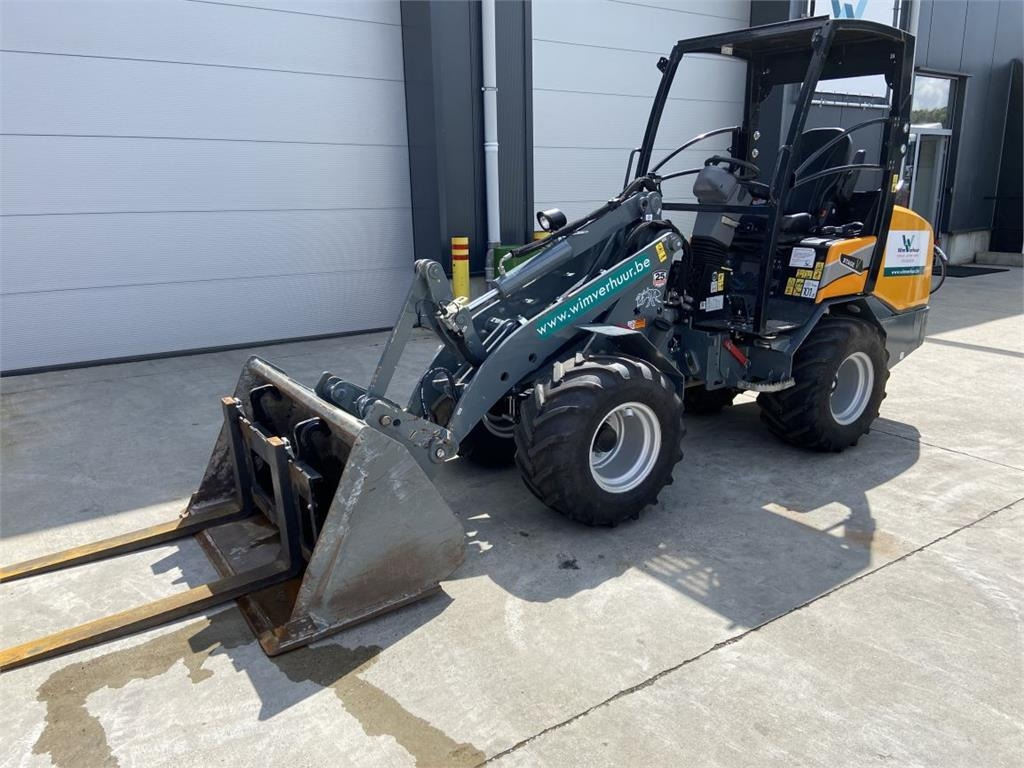 GiANT G2700 Xtra HD (6436) - Compact loader: picture 2 GiANT G2700 Xtra HD (6436) - Compact loader: picture 2