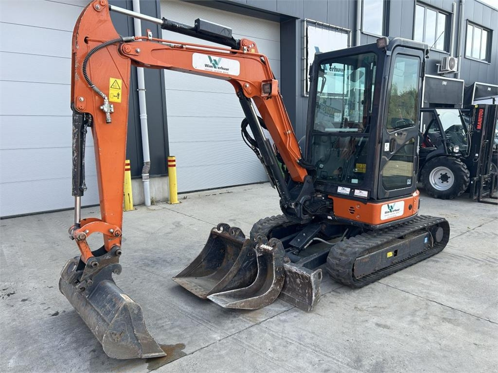 Hitachi ZX33U-6 (7740) - Mini excavator: picture 2 Hitachi ZX33U-6 (7740) - Mini excavator: picture 2