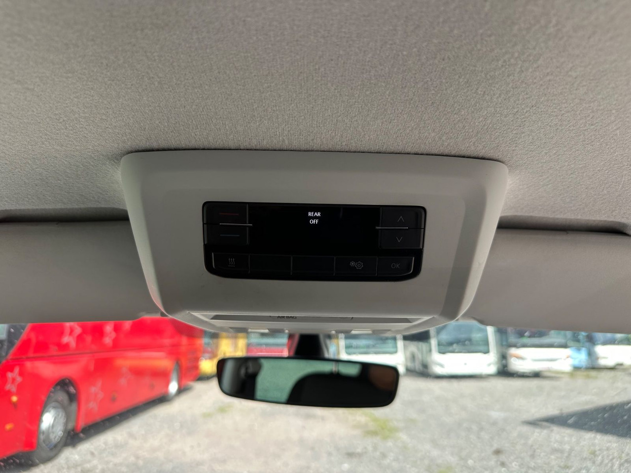 Passenger van Volkswagen T6 Kombi (PDC Hi*ACC*StandHz*9 Sitzer*AC): picture 14